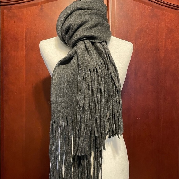 Lucky Brand Unisex Gray Oversized Scarf with Fringe NWT - Picture 1 of 5